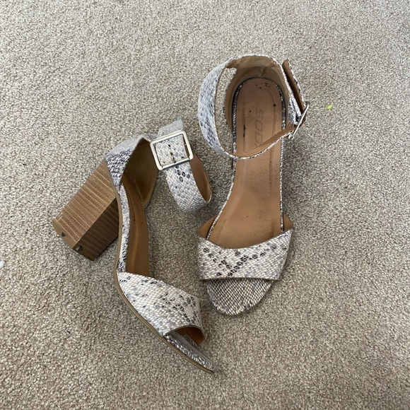 Soda Snake Print Ankle Strap Heels Size 5.5 - Picture 1 of 4